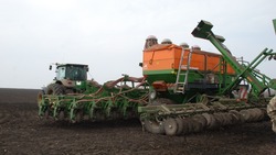Все сельхозпредприятия Волоконовского района вывели свои трактора в поле