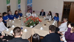 Встреча молодёжи с главой администрации Волоконовского района прошла в ЦМИ райцентра