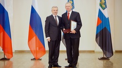 Губернатор Евгений Савченко вручил государственные и областные награды
