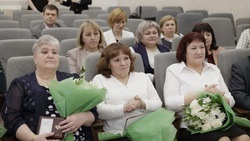 12 белгородских учителей удостоены ведомственными знаками отличия Минпросвещения РФ