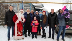 Депутат Алексей Красовский исполнил новогоднее желание волоконовской семьи