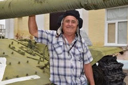 «Учитель, фотограф и танкист». Волоконовец Николай Чупаков - нёс службу в танковых войсках