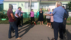 Жители нескольких улиц встретились с главой администрации посёлка Волоконовка