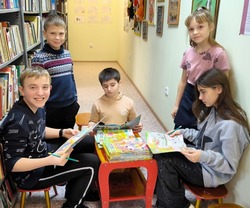 Галина Литовченко поблагодарила редакцию Волоконовской газеты «Красного Октября» за подарок детям