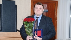 Александр Тупикин получил медаль «За безупречную службу»