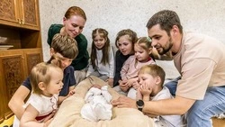 Белгородские семьи получили подарки за рождение детей