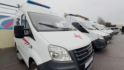 Вячеслав Гладков передал новые автомобили скорой помощи медикам территориальной самообороны 
