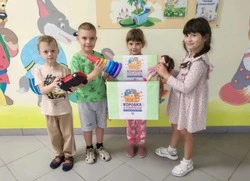 «Коробка суперсилы»: дошкольники Волоконовского округа подарили поддержку своим сверстникам