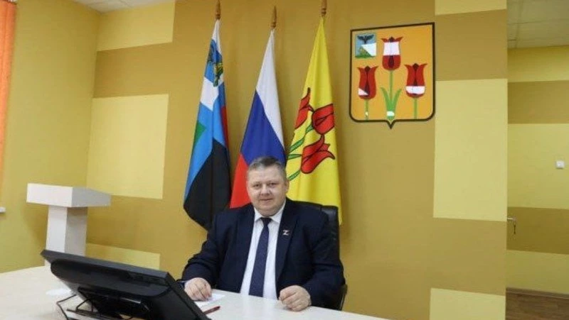 Первый заместитель главы Волоконовского района поздравил белгородцев с Днём флага