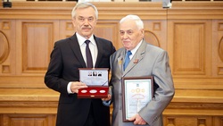 Почётный гражданин Волоконовского района Александр Кадин получил награду от губернатора
