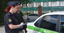 Губкинские судебные приставы взыскали компенсацию ущерба с мужчины