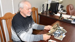 Волоконовец передал в дар редакции газеты «Красный Октябрь» около трёхсот книг 