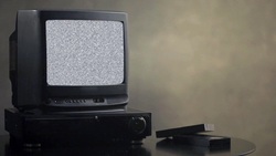 Родственник украл у пенсионерки цифровую приставку к телевизору