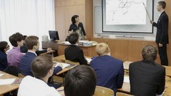 Родители белгородских школьников смогут задать вопросы о формате обучения по телефону 122