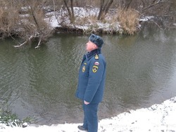 Спасатели предупредили белгородцев об опасностях первого льда