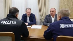 Вячеслав Гладков рассказал об итогах встречи с гендиректором ПАО «Россети Центр» Борисом Эбзеевым