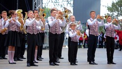 Восемь российских коллективов исполнили «День Победы» дистанционно