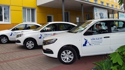 Представители фонда «Айсберг» передали автомобили Волоконовской районной больнице