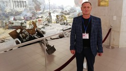 Волоконовец Александр Дикарев награждён медалью общественного признания «Отец солдата»