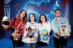 Белгородцы представили куклу-добровольца Наташу на IV съезде «Движения первых»