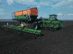 Весна в полях: в Волоконовском округе продолжается сев ранних зерновых