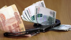 Трое молодых мужчин вымогали 50 тыс. рублей у жителя района