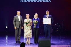 Вячеслав Гладков: передали награды победителю и финалистам конкурса «Учитель года России — 2025»