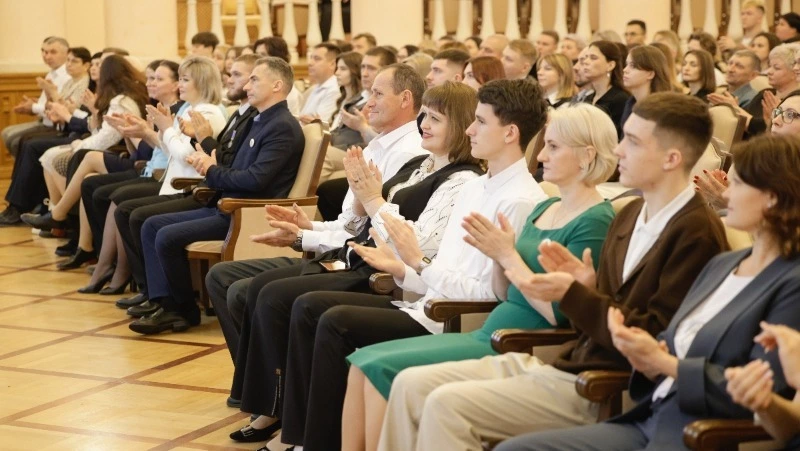Вячеслав Гладков – о вручении губернаторских стипендий молодым активистам