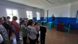 Сотрудники МЧС приняли участие в уроках безопасности для волоконовских школьников