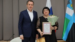 Директор Волоконовской школы №2 Наталья Шаповалова получила благодарность губернатора 
