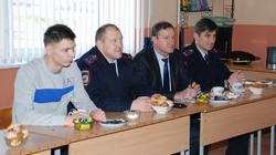 Полицейские встретились с учениками Волоконовской средней школы №2