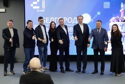 Вячеслав Гладков поздравил воспитанников и коллектив «Школы 21» с первым годом работы