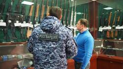Росгвардейцы проверят оружейные магазины перед новогодними праздниками