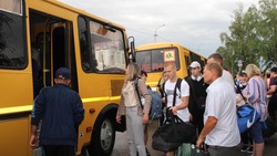 Волоконовские школьники отправились в лагерь «Молодёжное» в город Санкт-Петербург