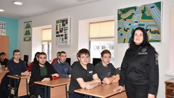 Инна Фиронова провела лекцию экологического просвещения волоконовским студентам