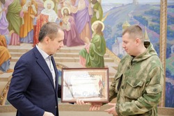 Вячеслав Гладков наградил бойцов добровольческого отряда «БАРС-Белгород»