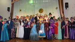 Новогодний бал-маскарад прошёл в старинной усадьбе Ковалевского