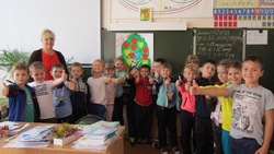 Работники детской библиотеки провели классный час для учащихся Волоконовской школы №1