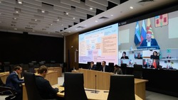 Вячеслав Гладков рассмотрел проекты муниципальных глав по патриотическому воспитанию детей