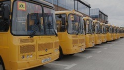 Вячеслав Гладков передал ключи от новых автобусов директорам 66 школ 