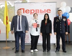 27 юных жителей Волоконовки в преддверии Дня народного единства получили свои первые паспорта