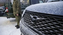 Вячеслав Гладков принял участие в передаче автомобилей для мобильных огневых групп 