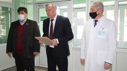 Сергей Бикетов поздравил сотрудников скорой медицинской помощи Волоконовской ЦРБ