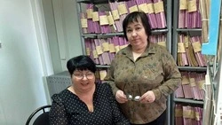 Глава муниципального Волоконовского округа Евгений Сотников поздравил работников архивной службы