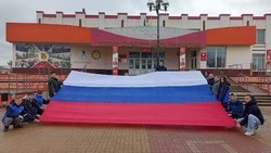 В Волоконовке отметили 12-летие воссоединения Крыма с Россией викториной и акцией