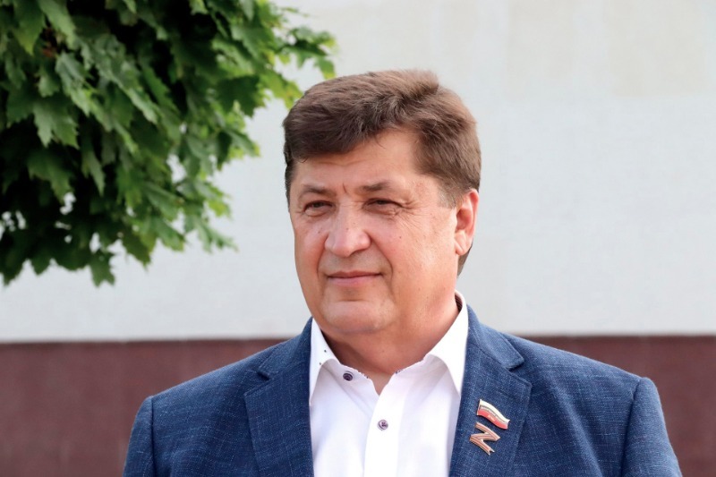 Председатель Белгородской областной Думы Юрий Клепиков поздравил учащихся с окончанием учебного года